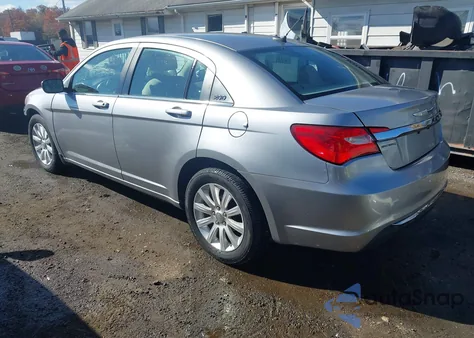 2014 Chrysler 200 Touring z USA, uszkodzony, nr VIN 1C3CCBBB4EN176806